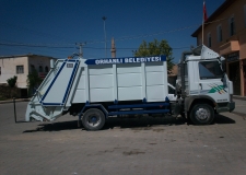 CAMIONS À DÉCHETS ET REMORQUE - Camion à Ordures