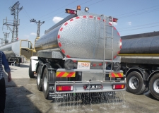 Camion-citerne de chrome d'acier sur le camion-118