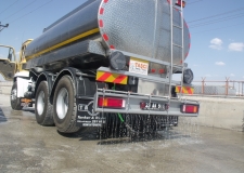 Camion-citerne de chrome d'acier sur le camion-123