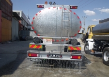 Camion-citerne de chrome d'acier sur le camion-125