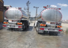 Camion-citerne de chrome d'acier sur le camion-127