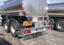 Camion-citerne de chrome d'acier sur le camion-128