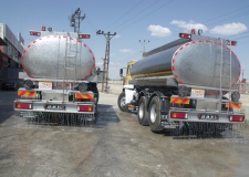 Camion-citerne de chrome d'acier sur le camion-130